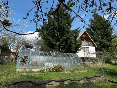 Záhrada s murovanou chatou- Nižný Klátov- Grúby